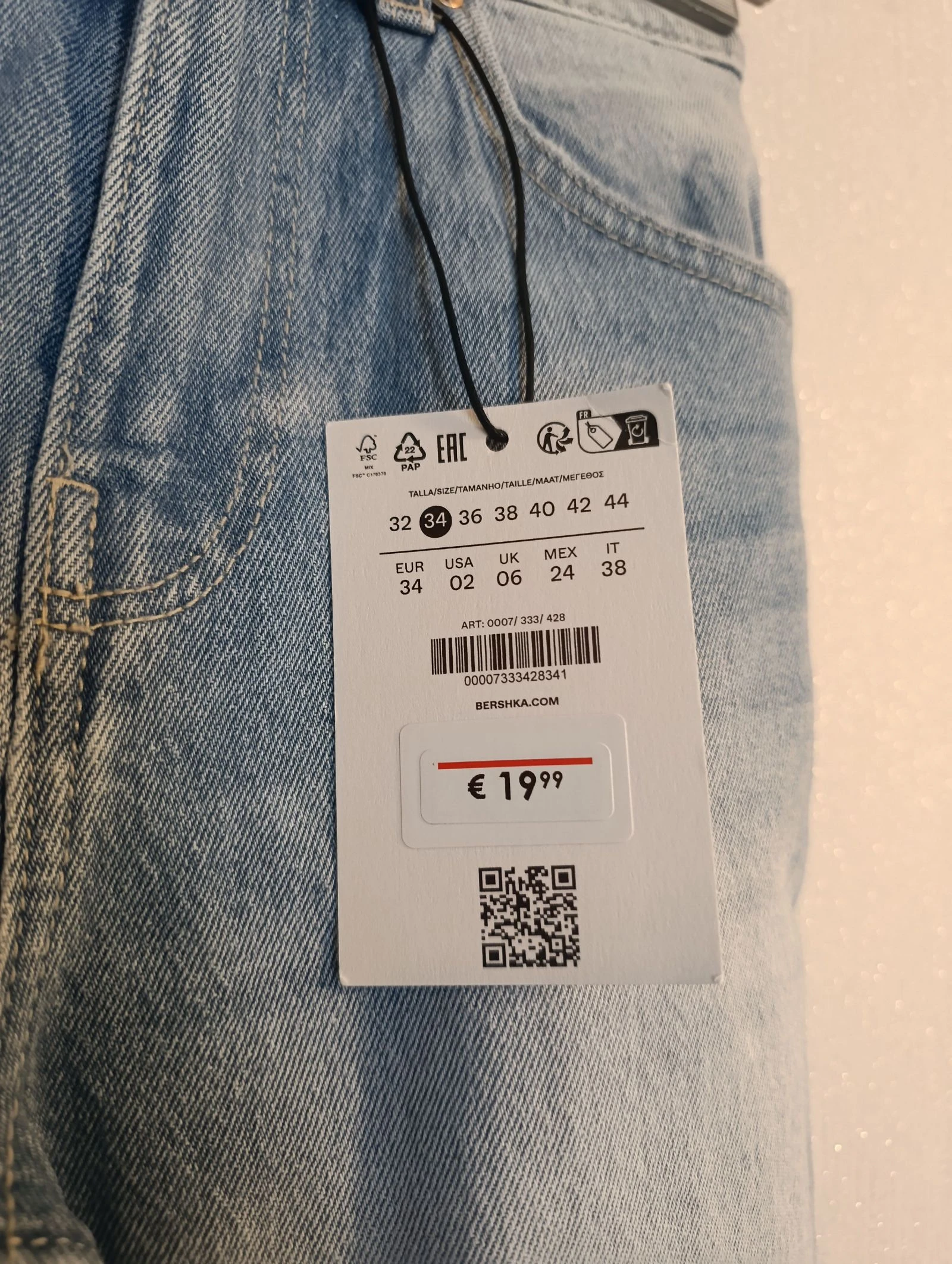 Jean Mom Slim Bershka Nuevo con etiqueta - Talla 34 (XS) – photo 2